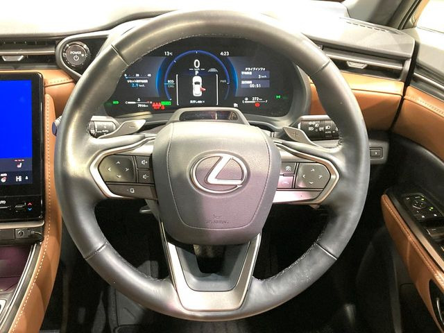 �y�����v�����X�e�A�����O�z�㎿�Ȋv���g�p���邱�ƂŁA��ɂ����������݂ƂĂ��^�]���₷���n���h���ł���