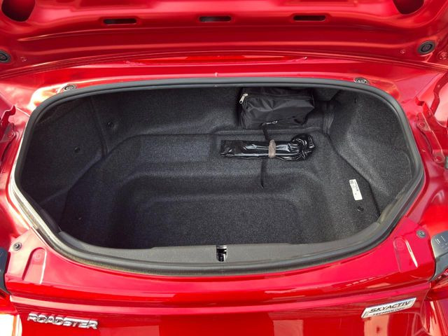 ���i�̂���������ʋ΁A���}���ɏ\���ȉ׎��X�y�[�X���m�ۂ��Ă���܂��B