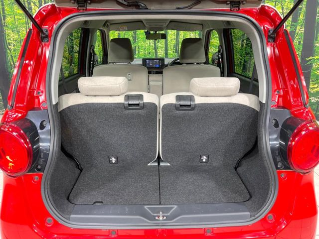 ���i�̂���������ʋ΁A���}���ɏ\���ȉ׎��X�y�[�X���m�ۂ��Ă���܂��B�Z�J���h�V�[�g��|���ƁA�傫�ȉו��̐ύڂ��\�ł���