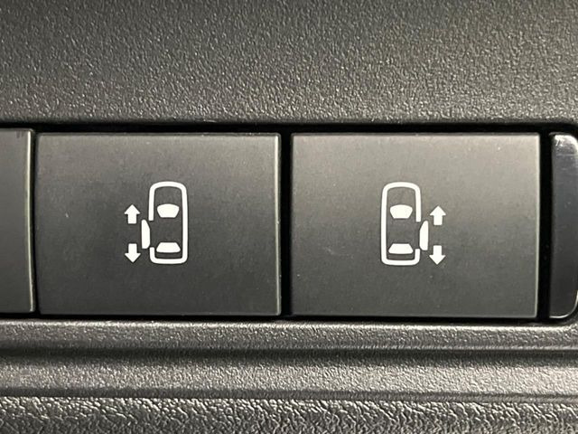 �y�����X���C�h�h�A�z���ԏ�ŗׂ̎ԂƂ̊Ԋu���������ɂ������A�X���C�h�h�A�Ȃ���S!�h�A�I�[�v������������炸�A�J�������L���̂ŏ��~�肪�Ƃ��Ă��ȒP�ł��B�傫�ȉו��̏o���������Ȃ���\��