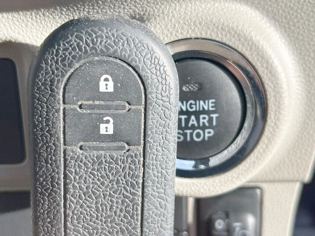 �y�L�[�t���[�V�X�e���z�J�o����|�P�b�g�ɓ��ꂽ�܂܂ł��h�A�̎{���E�������\�ȃX�}�[�g�L�[�𑕔��B�G���W���̃I���E�I�t�����J�M�����o���K�v����������Ƃ��Ă��֗��ł���