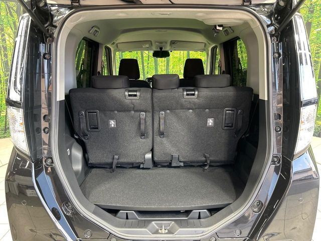 ���i�̂���������ʋ΁A���}���ɏ\���ȉ׎��X�y�[�X���m�ۂ��Ă���܂��B�Z�J���h�V�[�g��|���ƁA�傫�ȉו��̐ύڂ��\�ł���