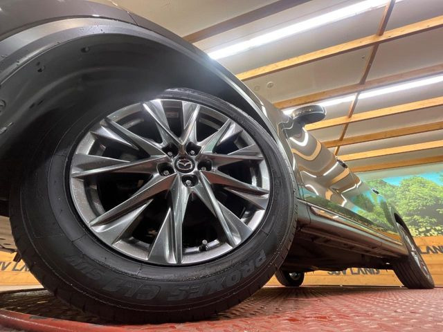 �y����19�C���`�A���~�z�C�[���z�O�ςɃ}�b�`���������A���~�z�C�[���𑕒����Ă���܂��B�e��ЊO�A���~�z�C�[����A�X�^�b�h���X�^�C�����戵�����Ă���܂��B���񂲑��k����������