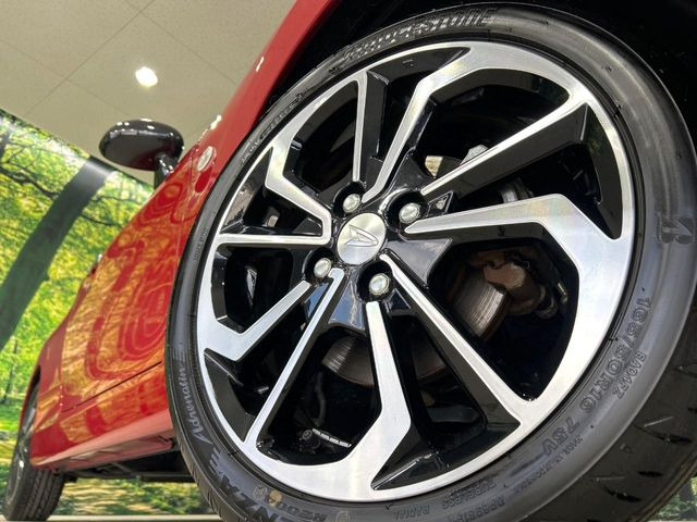 �y����16�C���`�A���~�z�C�[���z�O�ςɃ}�b�`���������A���~�z�C�[���𑕒����Ă���܂��B�e��ЊO�A���~�z�C�[����A�X�^�b�h���X�^�C�����戵�����Ă���܂��B���񂲑��k����������