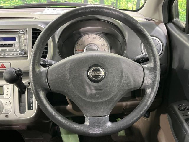 �C���e���A�ɍ��킹���f�U�C���̃X�e�A�����O�́A�^�]�������̂��Ƃ��l���A�^�]���₷���`��A�傫���ł��B�����x�A���ۂɐG���Ă��m���߂��������B