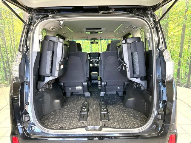 ���i�̂���������ʋ΁A���}���ɏ\���ȉ׎��X�y�[�X���m�ۂ��Ă���܂��B�Z�J���h�V�[�g��|���ƁA�傫�ȉו��̐ύڂ��\�ł���