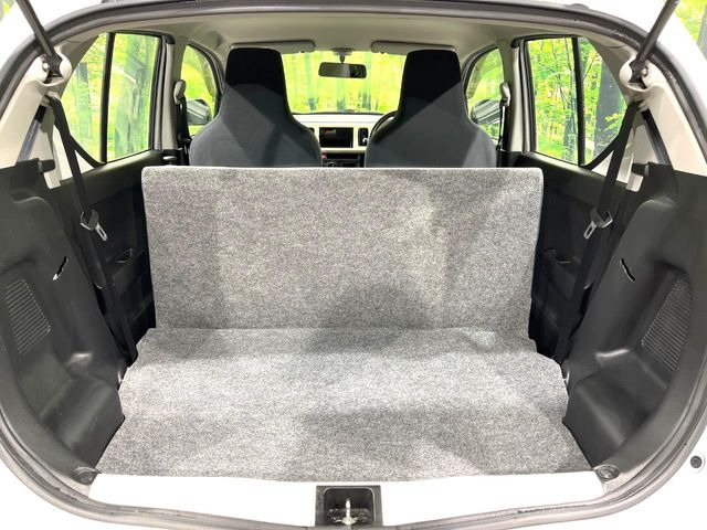 ���i�̂���������ʋ΁A���}���ɏ\���ȉ׎��X�y�[�X���m�ۂ��Ă���܂��B�Z�J���h�V�[�g��|���ƁA�傫�ȉו��̐ύڂ��\�ł���