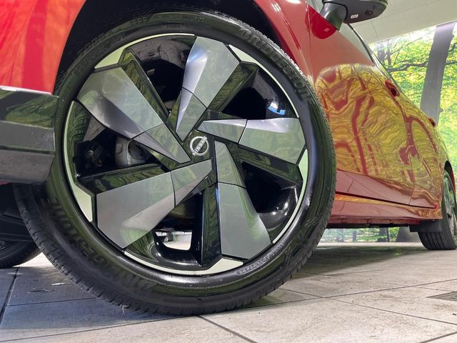 �y����17�C���`�A���~�z�C�[���z�O�ςɃ}�b�`���������A���~�z�C�[���𑕒����Ă���܂��B�e��ЊO�A���~�z�C�[����A�X�^�b�h���X�^�C�����戵�����Ă���܂��B���񂲑��k����������