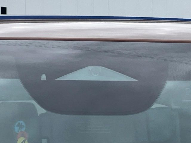 �yi-ACTIVESENSE�z���s���ɑO���̎ԗ�����F�����A�Փ˂������Ȏ��͌x��ƃu���[�L�ŏՓˉ���Ɣ�Q�y�����A�V�X�g�B�����S�Ƀh���C�u�����y���݂��������܂��B