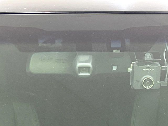 �y�g���^�Z�[�t�e�B�Z���X�z���s���ɑO���̎ԗ�����F�����A�Փ˂������Ȏ��͌x��ƃu���[�L�ŏՓˉ���Ɣ�Q�y�����A�V�X�g�B�����S�Ƀh���C�u�����y���݂��������܂��B