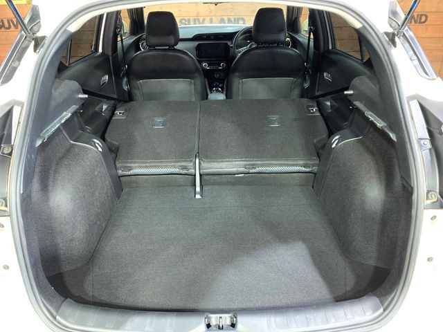 ���i�̂���������ʋ΁A���}���ɏ\���ȉ׎��X�y�[�X���m�ۂ��Ă���܂��B�Z�J���h�V�[�g��|���ƁA�傫�ȉו��̐ύڂ��\�ł���