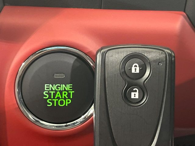 �y�L�[�t���[�V�X�e���z�J�o����|�P�b�g�ɓ��ꂽ�܂܂ł��h�A�̎{���E�������\�ȃX�}�[�g�L�[�𑕔��B�G���W���̃I���E�I�t�����J�M�����o���K�v����������Ƃ��Ă��֗��ł���