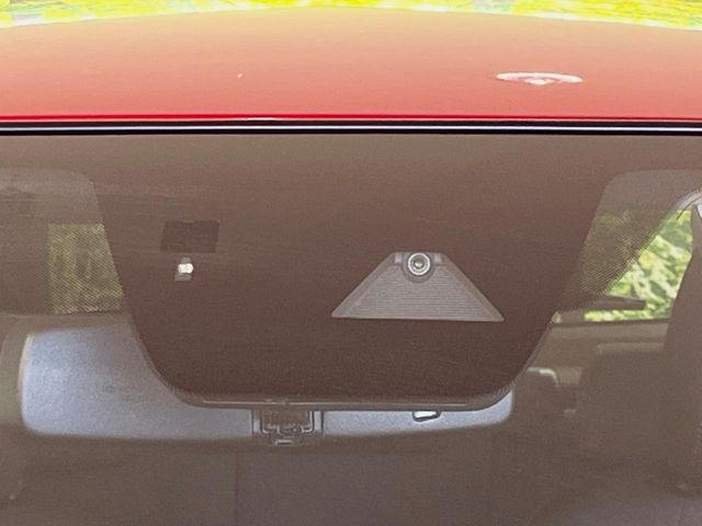 �yi-ACTIVESENSE�z���s���ɑO���̎ԗ�����F�����A�Փ˂������Ȏ��͌x��ƃu���[�L�ŏՓˉ���Ɣ�Q�y�����A�V�X�g�B�����S�Ƀh���C�u�����y���݂��������܂��B