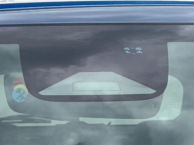 �y�z���_�Z���V���O�z���s���ɑO���̎ԗ�����F�����A�Փ˂������Ȏ��͌x��ƃu���[�L�ŏՓˉ���Ɣ�Q�y�����A�V�X�g�B�����S�Ƀh���C�u�����y���݂��������܂��B