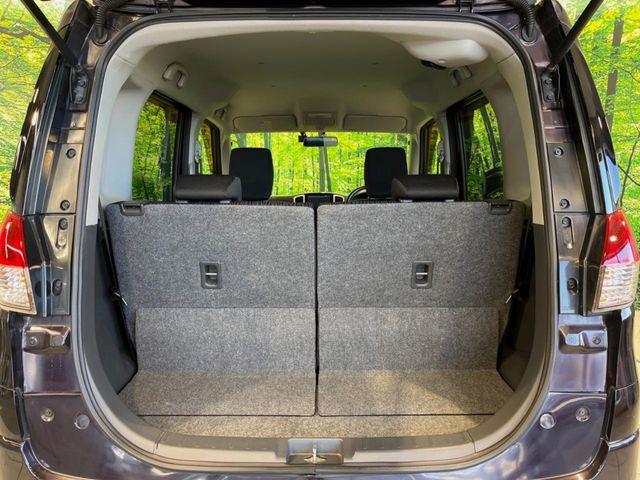 ���i�̂���������ʋ΁A���}���ɏ\���ȉ׎��X�y�[�X���m�ۂ��Ă���܂��B�Z�J���h�V�[�g��|���ƁA�傫�ȉו��̐ύڂ��\�ł���