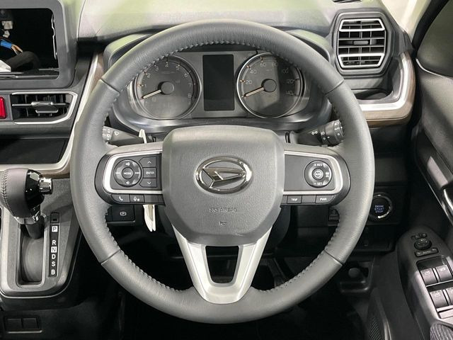 �y�����v�����X�e�A�����O�z�㎿�Ȋv���g�p���邱�ƂŁA��ɂ����������݂ƂĂ��^�]���₷���n���h���ł���