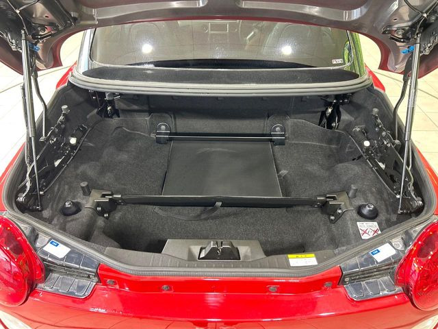 ���i�̂���������ʋ΁A���}���ɏ\���ȉ׎��X�y�[�X���m�ۂ��Ă���܂��B�Z�J���h�V�[�g��|���ƁA�傫�ȉו��̐ύڂ��\�ł���