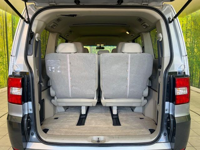 ���i�̂���������ʋ΁A���}���ɏ\���ȉ׎��X�y�[�X���m�ۂ��Ă���܂��B�Z�J���h�V�[�g��|���ƁA�傫�ȉו��̐ύڂ��\�ł���