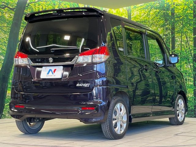 ��D�]�𒸂��Ă���܂��{�f�B�̒e�X�v���b�V���R�[�g���D�]��t���B�ʏ�̃K���X�R�[�g�ƈقȂ�A�ϋv�N��6�N�̖��@���K���X�R�[�e�B���O���A�{�f�B���L���C�ȏ�Ԃɕۂ��Ă���܂��B