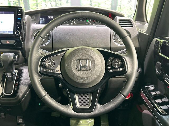 �y�����v�����X�e�A�����O�z�㎿�Ȋv���g�p���邱�ƂŁA��ɂ����������݂ƂĂ��^�]���₷���n���h���ł���