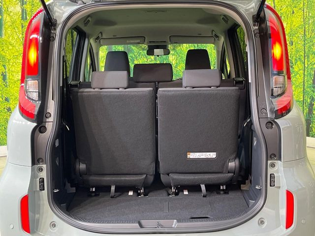 ���i�̂���������ʋ΁A���}���ɏ\���ȉ׎��X�y�[�X���m�ۂ��Ă���܂��B�Z�J���h�V�[�g��|���ƁA�傫�ȉו��̐ύڂ��\�ł���