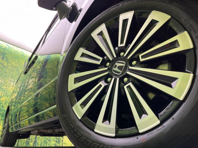 �y����17�C���`�A���~�z�C�[���z�O�ςɃ}�b�`���������A���~�z�C�[���𑕒����Ă���܂��B�e��ЊO�A���~�z�C�[����A�X�^�b�h���X�^�C�����戵�����Ă���܂��B���񂲑��k����������