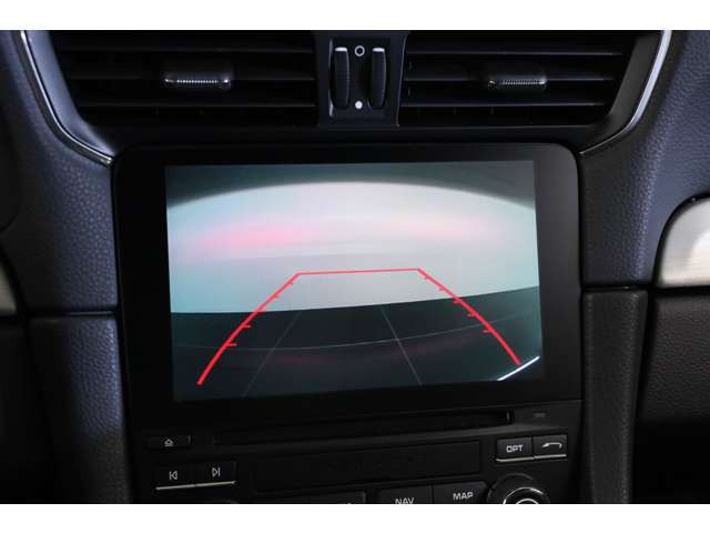 �o�b�N�J���������Œ��Ԏ��̎��E���m�ہB���肾���łȂ�����̎g���₷�����l����ꂽ�o�����X�̗ǂ����ł��B