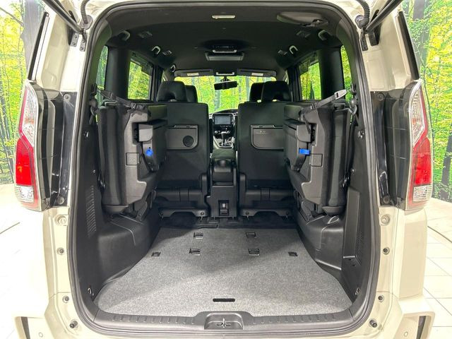 ���i�̂���������ʋ΁A���}���ɏ\���ȉ׎��X�y�[�X���m�ۂ��Ă���܂��B�Z�J���h�V�[�g��|���ƁA�傫�ȉו��̐ύڂ��\�ł���