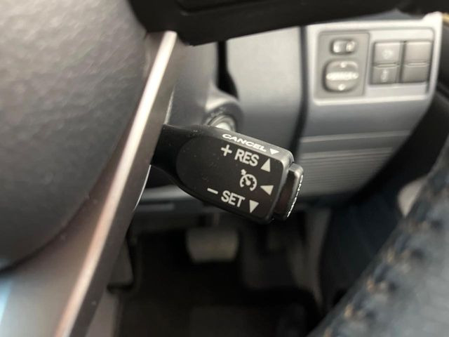 �y�N���[�Y�R���g���[���z�������H�����N���N���s�B�A�N�Z���𗣂��Ă���葬�x�ő��s���ł��A�������^�]���̕��S���y��!�����E�������ȒP�ȃX�C�b�`����Œ����ł��܂��B