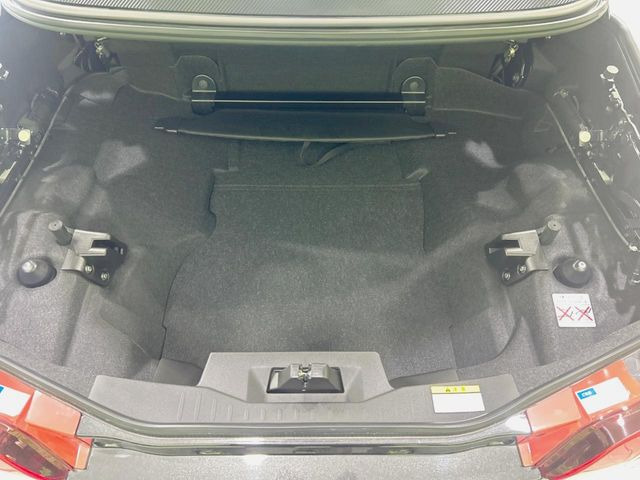 ���i�̂���������ʋ΁A���}���ɏ\���ȉ׎��X�y�[�X���m�ۂ��Ă���܂��B