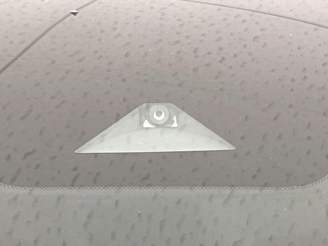 �y�C���e���W�F���g�G�}�[�W�F���V�[�u���[�L�z�t�����g�J�����őO���̎ԗ�����s�҂����m�B�Փ˂������Ȏ��͏Փ˔�Q�y���u���[�L���쓮�A�Փˉ�����T�|�[�g�B�����S�Ƀh���C�u�����y���݂��������܂��B