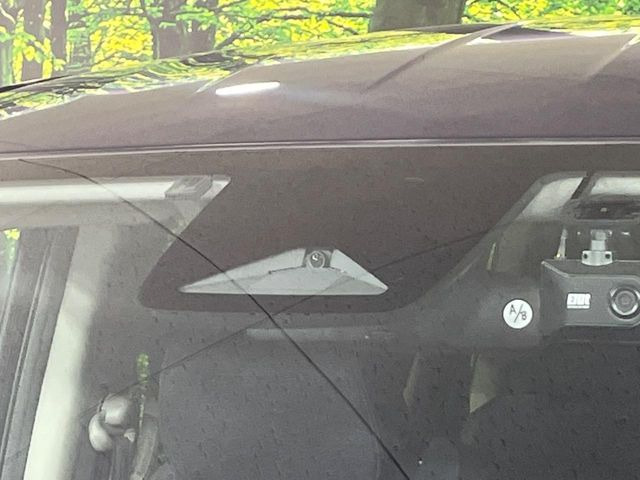 �y�z���_�Z���V���O�z���s���ɑO���̎ԗ�����F�����A�Փ˂������Ȏ��͌x��ƃu���[�L�ŏՓˉ���Ɣ�Q�y�����A�V�X�g�B�����S�Ƀh���C�u�����y���݂��������܂��B