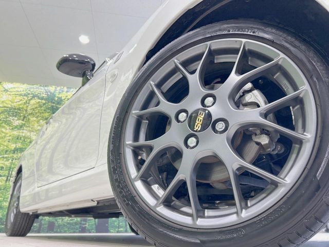 �y����16�C���`�A���~�z�C�[���z�O�ςɃ}�b�`���������A���~�z�C�[���𑕒����Ă���܂��B�e��ЊO�A���~�z�C�[����A�X�^�b�h���X�^�C�����戵�����Ă���܂��B���񂲑��k����������