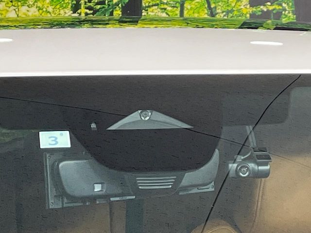 �yi-ACTIVESENSE�z���s���ɑO���̎ԗ�����F�����A�Փ˂������Ȏ��͌x��ƃu���[�L�ŏՓˉ���Ɣ�Q�y�����A�V�X�g�B�����S�Ƀh���C�u�����y���݂��������܂��B