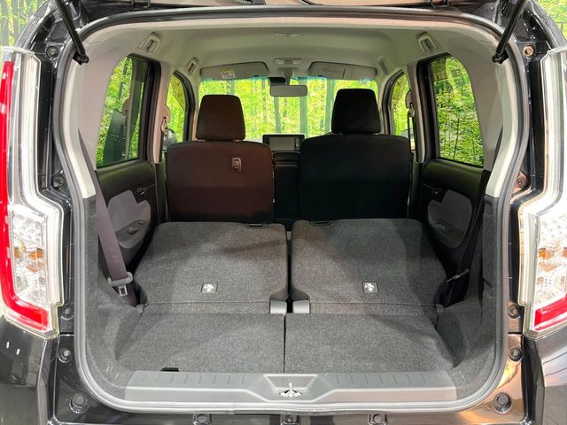 ���i�̂���������ʋ΁A���}���ɏ\���ȉ׎��X�y�[�X���m�ۂ��Ă���܂��B�Z�J���h�V�[�g��|���ƁA�傫�ȉו��̐ύڂ��\�ł���