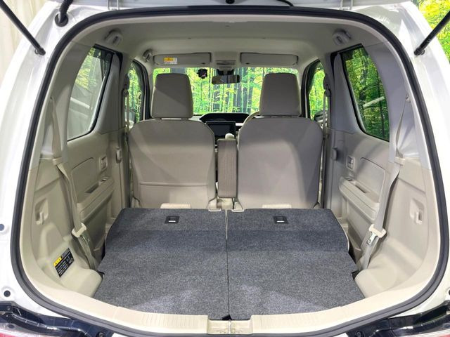 ���i�̂���������ʋ΁A���}���ɏ\���ȉ׎��X�y�[�X���m�ۂ��Ă���܂��B�Z�J���h�V�[�g��|���ƁA�傫�ȉו��̐ύڂ��\�ł���