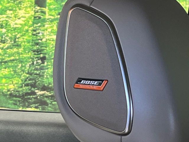 �yBOSE�T�E���h�V�X�e���z���[�J�[�I�v�V�����̍��i�ʃT�E���h�V�X�e���𓋍ځB��p�̃`���[�j���O���{���ꂽ�召�l�X�ȃX�s�[�J�[����ǎ��ȃT�E���h���t�ł��A�Տꊴ���ӂ�鉹����Ԃ����o���܂��B