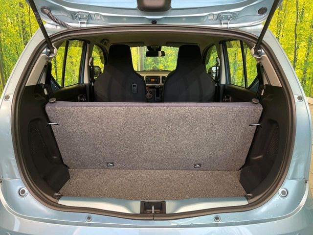 ���i�̂���������ʋ΁A���}���ɏ\���ȉ׎��X�y�[�X���m�ۂ��Ă���܂��B�Z�J���h�V�[�g��|���ƁA�傫�ȉו��̐ύڂ��\�ł���