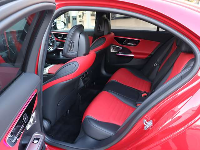 CクラスAMG C43 4マチック (BSG搭載モデル) 4WD