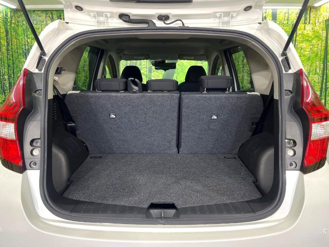 ���i�̂���������ʋ΁A���}���ɏ\���ȉ׎��X�y�[�X���m�ۂ��Ă���܂��B�Z�J���h�V�[�g��|���ƁA�傫�ȉו��̐ύڂ��\�ł���