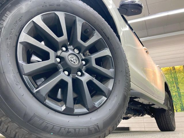 �y�����A���~�z�C�[���z�O�ςɃ}�b�`���������A���~�z�C�[���𑕒����Ă���܂��B�e��ЊO�A���~�z�C�[����A�X�^�b�h���X�^�C�����戵�����Ă���܂��B���񂲑��k����������