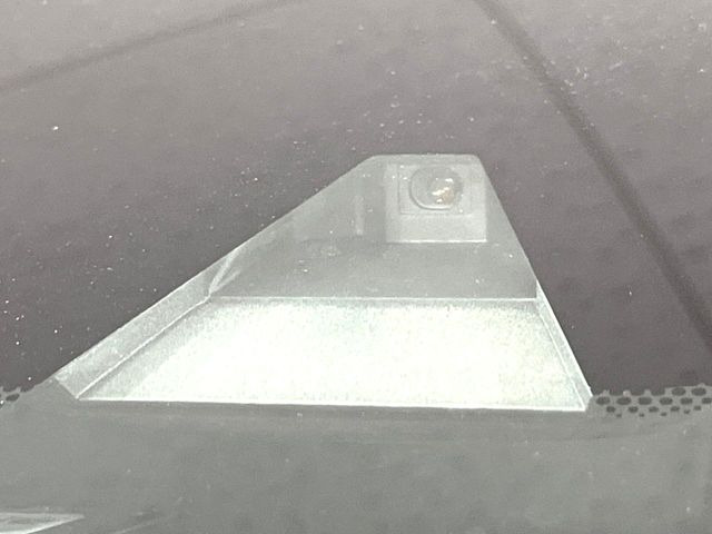 �y�C���e���W�F���g�G�}�[�W�F���V�[�u���[�L�z�t�����g�J�����őO���̎ԗ�����s�҂����m�B�Փ˂������Ȏ��͏Փ˔�Q�y���u���[�L���쓮�A�Փˉ�����T�|�[�g�B�����S�Ƀh���C�u�����y���݂��������܂��B