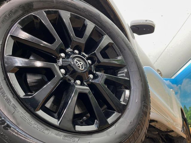 �y�����A���~�z�C�[���z�O�ςɃ}�b�`���������A���~�z�C�[���𑕒����Ă���܂��B�e��ЊO�A���~�z�C�[����A�X�^�b�h���X�^�C�����戵�����Ă���܂��B���񂲑��k����������