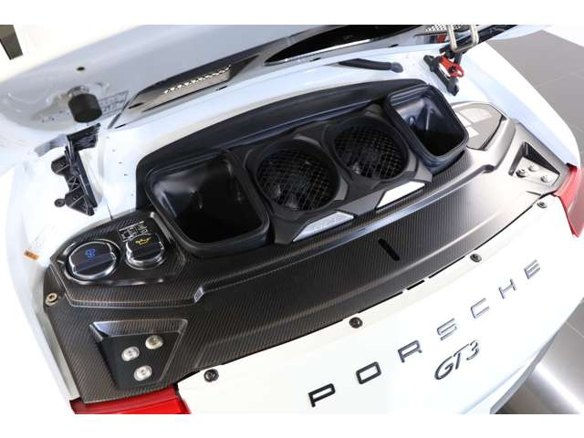 500�n�͒���4.0L�����Ό��G���W���𓋍ځB����^�Ȃ�ł͂̉s�����X�|���X�ƐL�т̂����]�t�B�[�������͂ł��B