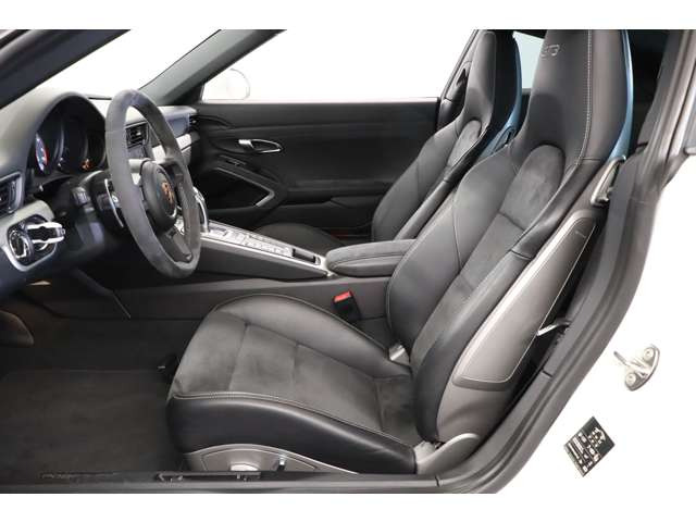 ���s����14,000km�ƃR���f�B�V�����ǍD�B����Ə�Ԃ𗼗������������߂���ɂ҂������GT3�ł��B