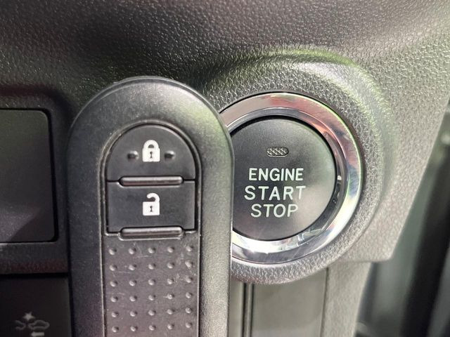 �y�L�[�t���[�V�X�e���z�J�o����|�P�b�g�ɓ��ꂽ�܂܂ł��h�A�̎{���E�������\�ȃX�}�[�g�L�[�𑕔��B�G���W���̃I���E�I�t�����J�M�����o���K�v����������Ƃ��Ă��֗��ł���