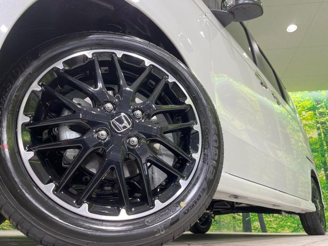 �y����15�C���`�A���~�z�C�[���z�O�ςɃ}�b�`���������A���~�z�C�[���𑕒����Ă���܂��B�e��ЊO�A���~�z�C�[����A�X�^�b�h���X�^�C�����戵�����Ă���܂��B���񂲑��k����������