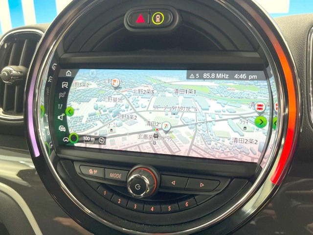 �������i�r:��̊��̂���i�r�́A����������ԓ������o���Ă���܂��BBluetooth�Đ��ȂǃI�[�f�B�I�@�\���[�����Ă���܂��̂ŁA�^�]�����y���߂܂���