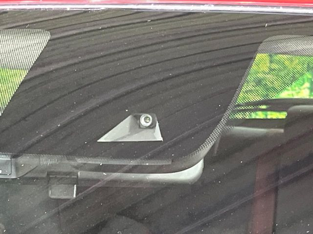 �y�G�}�[�W�F���V�[�u���[�L�z���s���ɑO���̎ԗ�����F�����A�Փ˂������Ȏ��͌x��ƃu���[�L�ŏՓˉ���Ɣ�Q�y�����A�V�X�g�B�����S�Ƀh���C�u�����y���݂��������܂��B