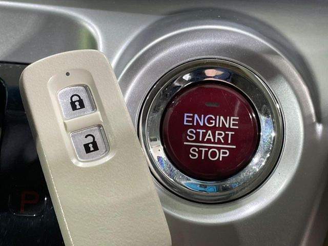 �yHonda�X�}�[�g�L�[�z�J�o����|�P�b�g�ɓ��ꂽ�܂܂ł��h�A�̎{���E�������\�ȃX�}�[�g�L�[�𑕔��B�G���W���̃I���E�I�t�����J�M�����o���K�v����������Ƃ��Ă��֗��ł���